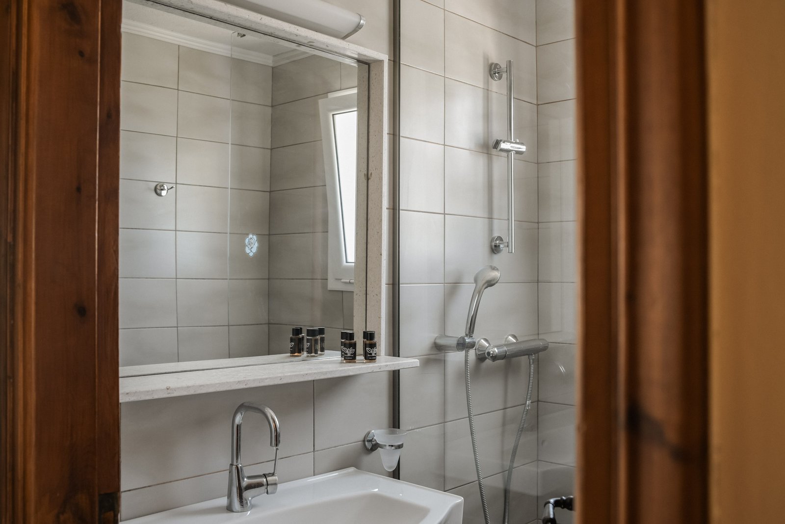 Villa Irini - Master Bedroom Bathroom - Lithies Organic Farm