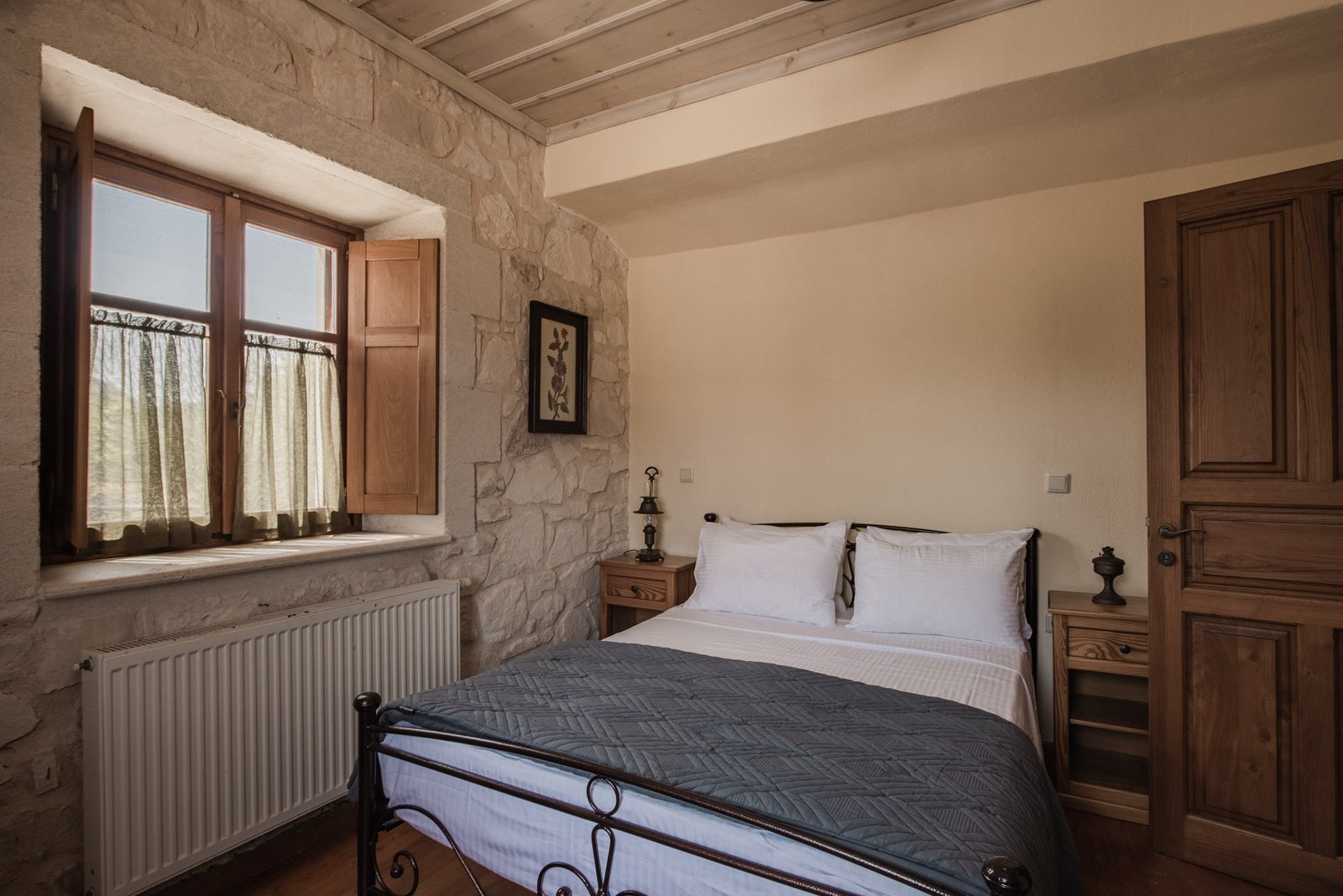 Villa Ampeli - Downstairs Bedroom - Lithies Organic Farm