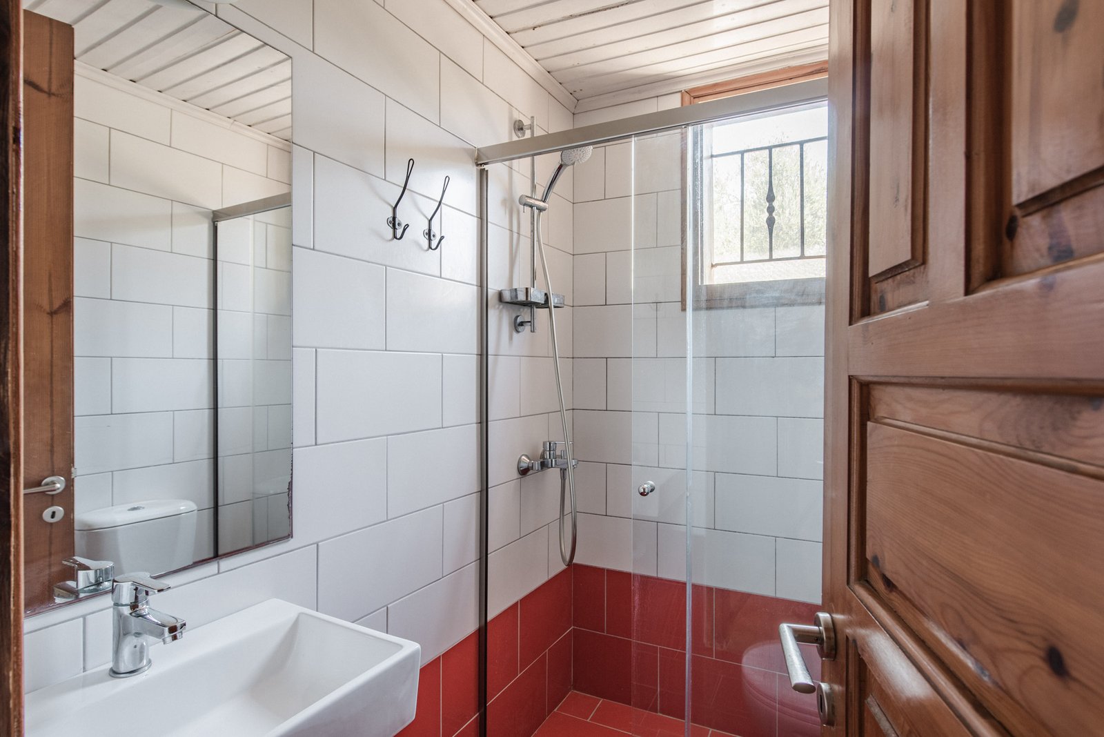 Villa Eleftheria - Master Bedroom Bathroom - Lithies Organic Farm